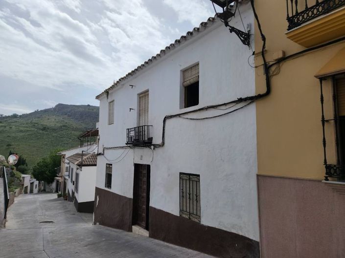 Image No.18-4 Bed Townhouse for sale