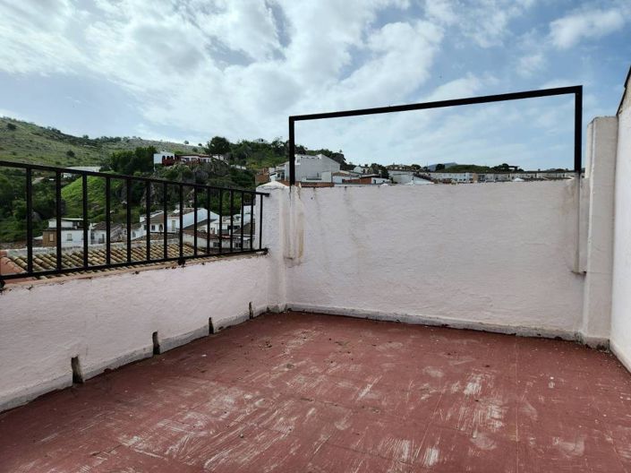 Image No.4-4 Bed Townhouse for sale