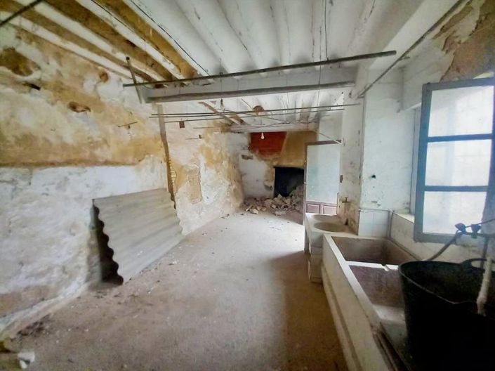 Image No.20-10 Bed Townhouse for sale