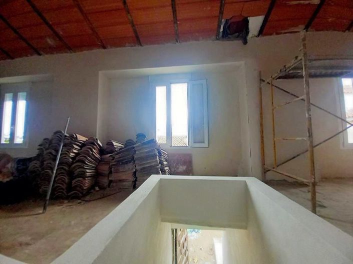 Image No.25-10 Bed Townhouse for sale