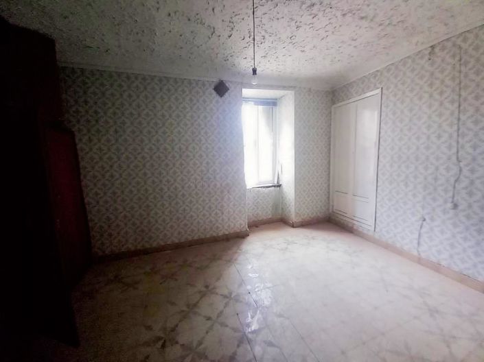 Image No.28-10 Bed Townhouse for sale