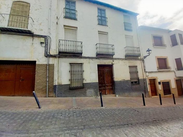 Image No.4-10 Bed Townhouse for sale