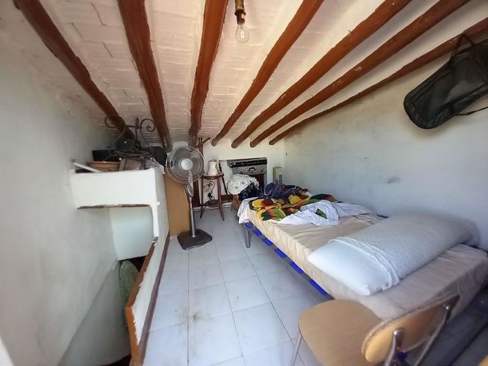 Image No.40-5 Bed Townhouse for sale