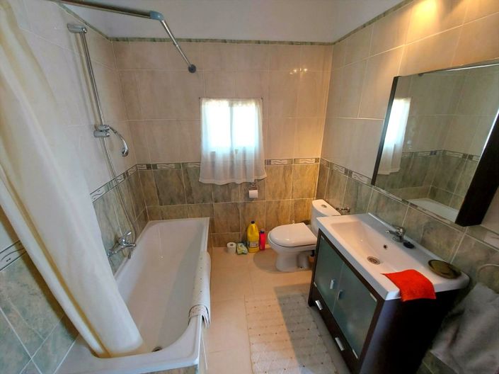 Image No.19-2 Bed Country House for sale