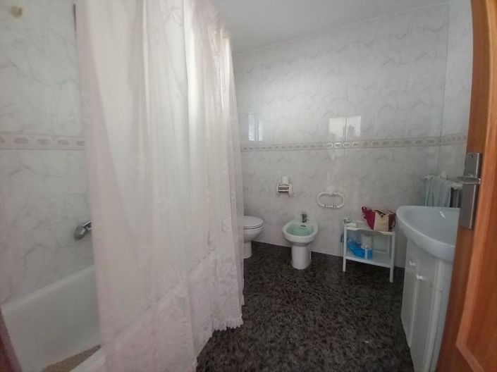Image No.18-5 Bed Townhouse for sale
