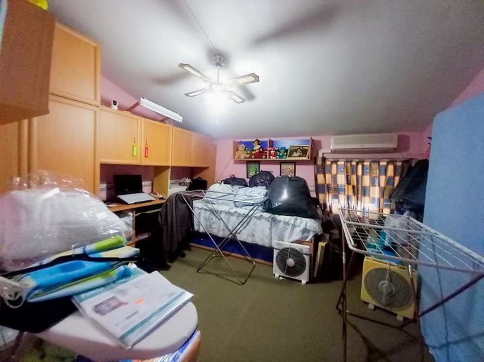 Image No.17-4 Bed Townhouse for sale