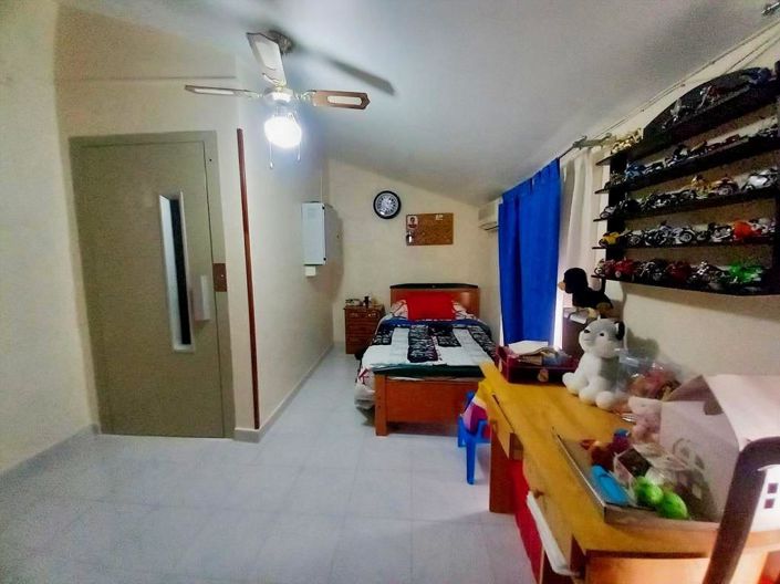 Image No.19-4 Bed Townhouse for sale
