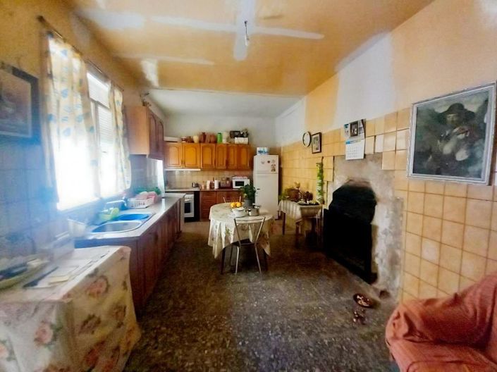 Image No.12-8 Bed Townhouse for sale