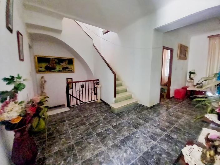 Image No.17-8 Bed Townhouse for sale