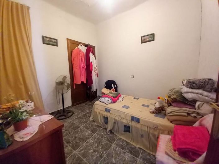 Image No.18-8 Bed Townhouse for sale