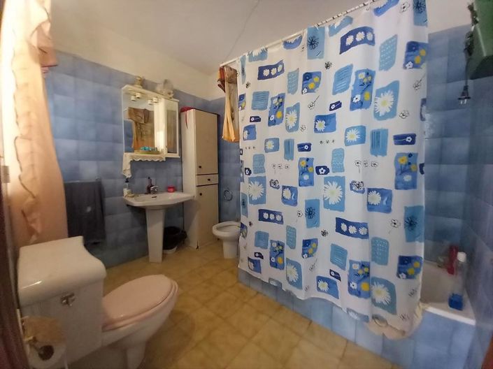 Image No.19-8 Bed Townhouse for sale