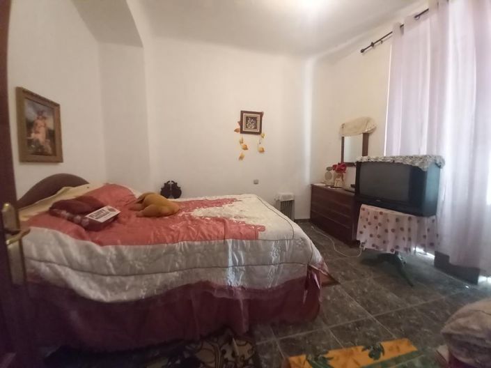 Image No.20-8 Bed Townhouse for sale