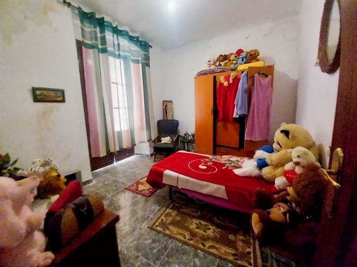 Image No.21-8 Bed Townhouse for sale