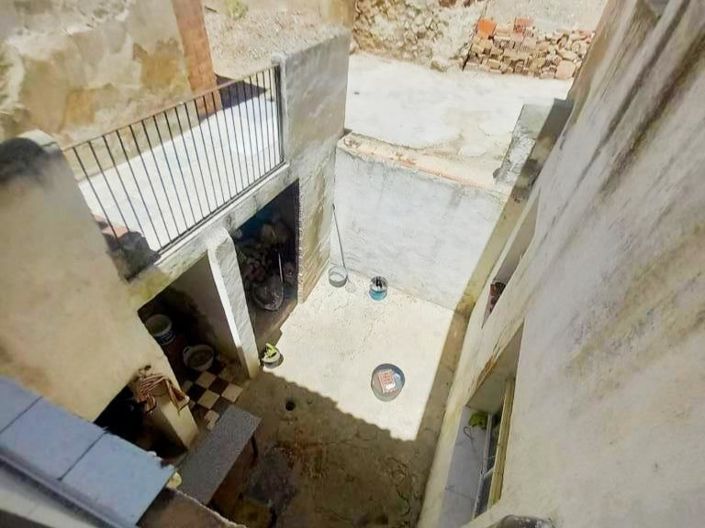 Image No.22-8 Bed Townhouse for sale