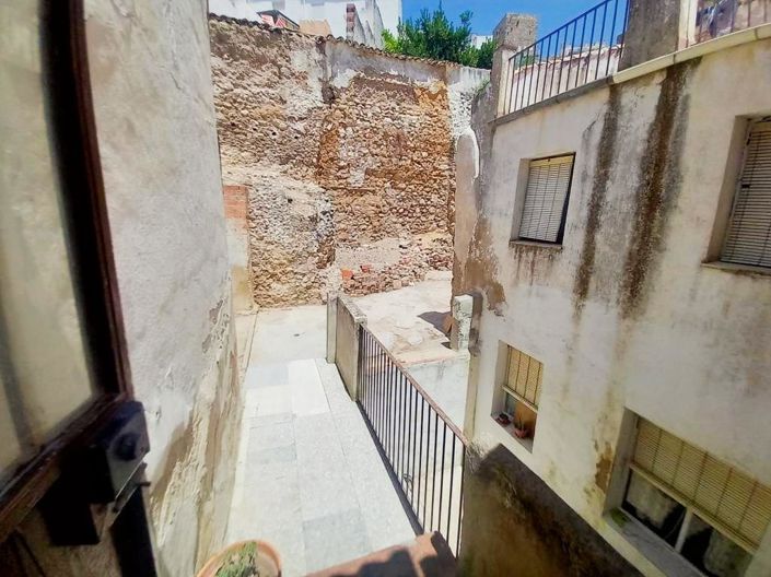 Image No.23-8 Bed Townhouse for sale