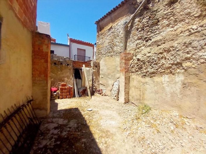 Image No.24-8 Bed Townhouse for sale