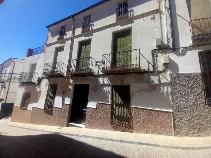 Image No.4-8 Bed Townhouse for sale