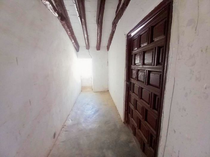 Image No.32-8 Bed Townhouse for sale