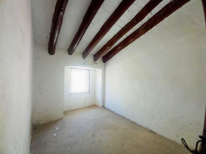Image No.33-8 Bed Townhouse for sale