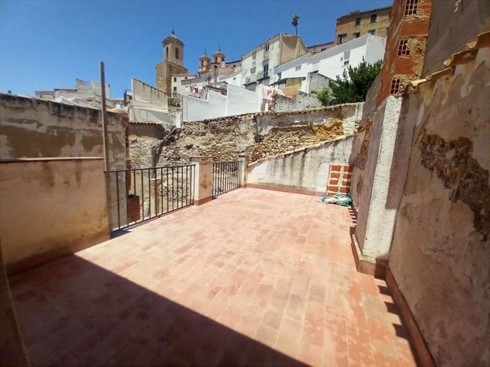 Image No.34-8 Bed Townhouse for sale