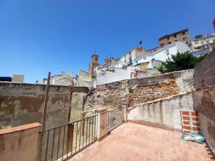 Image No.35-8 Bed Townhouse for sale