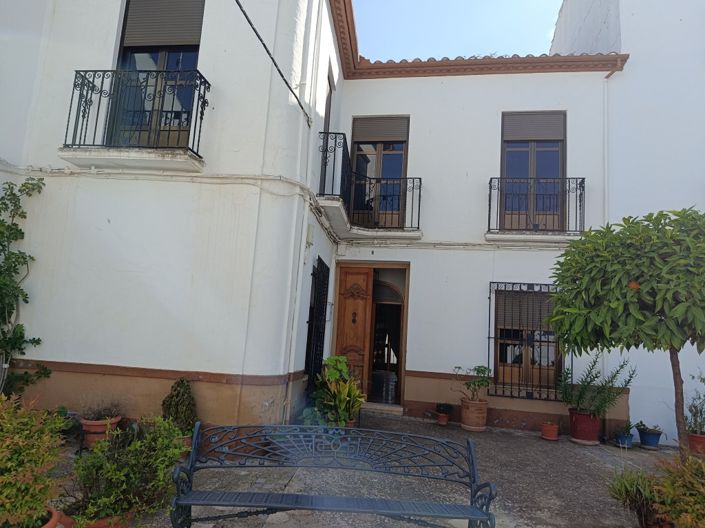 Image No.2-7 Bed Townhouse for sale