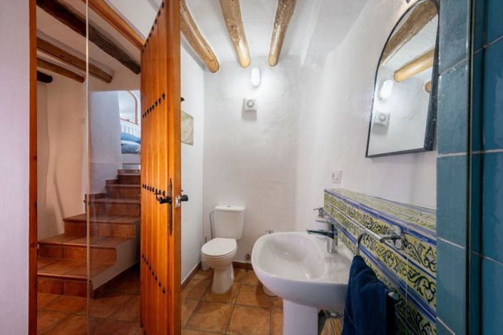 Image No.17-5 Bed Townhouse for sale