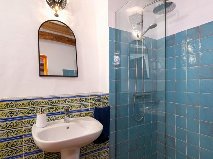 Image No.18-5 Bed Townhouse for sale