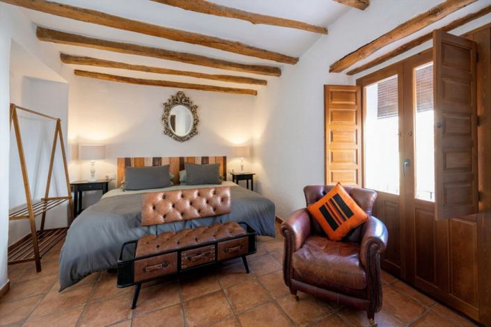 Image No.19-5 Bed Townhouse for sale