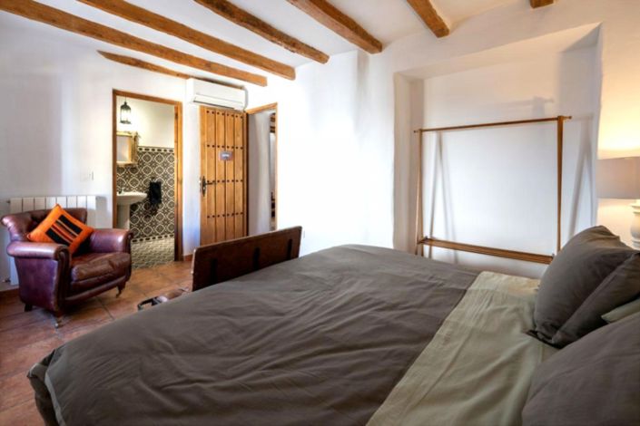 Image No.20-5 Bed Townhouse for sale