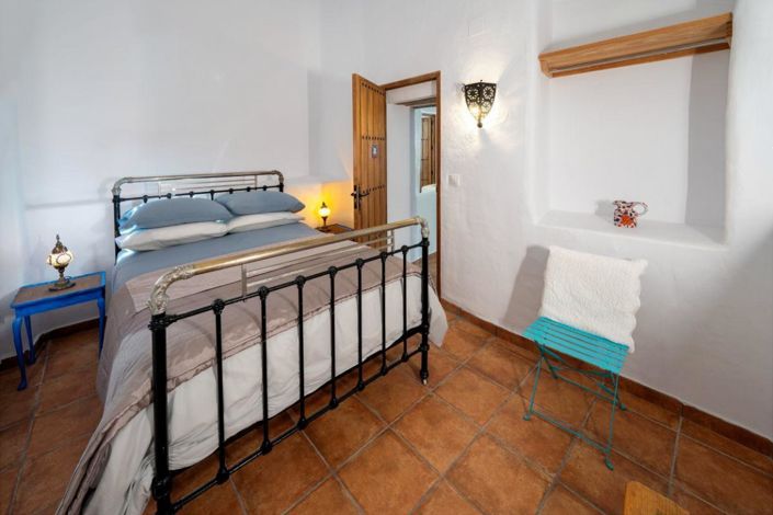 Image No.22-5 Bed Townhouse for sale