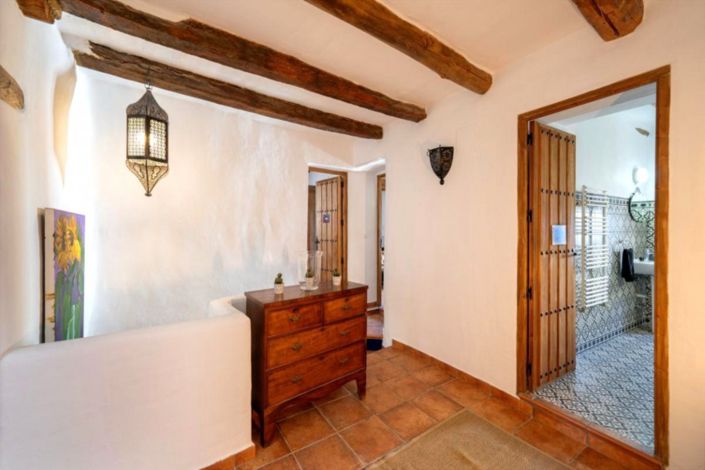 Image No.26-5 Bed Townhouse for sale