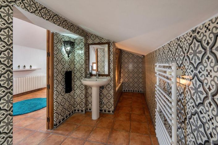 Image No.32-5 Bed Townhouse for sale