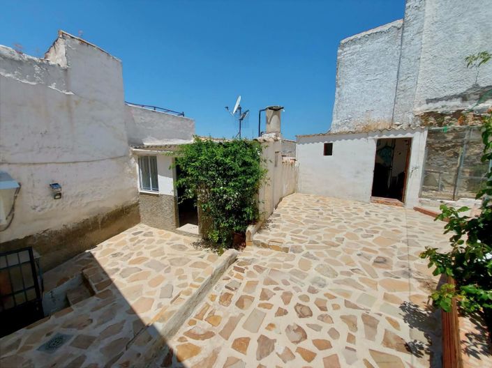 Image No.16-2 Bed Townhouse for sale