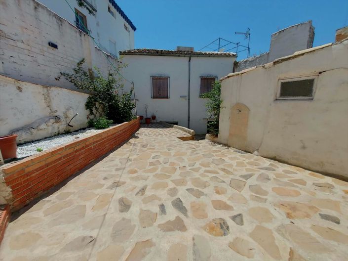 Image No.18-2 Bed Townhouse for sale