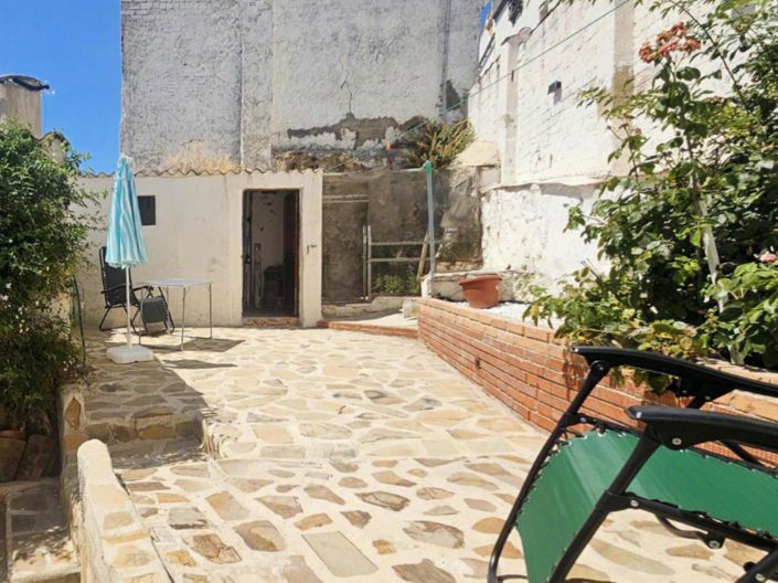 Image No.19-2 Bed Townhouse for sale