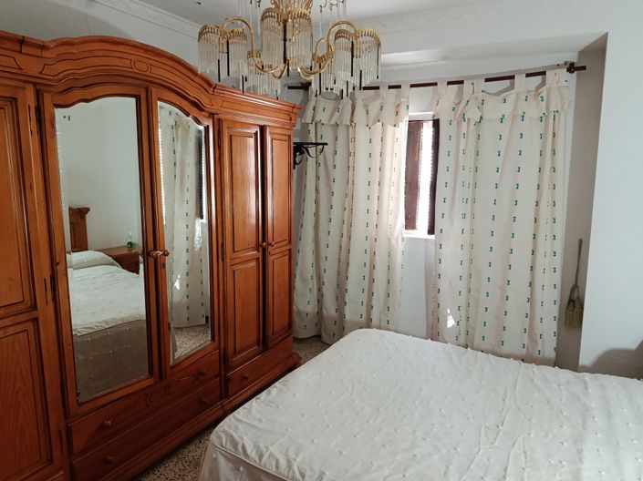 Image No.11-4 Bed Townhouse for sale
