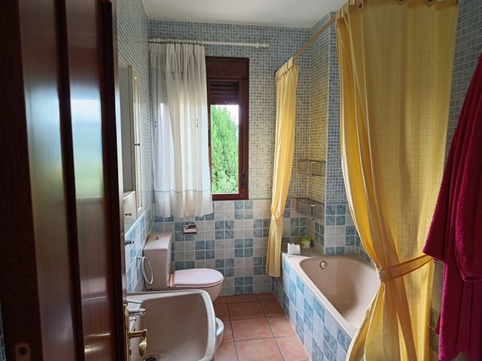 Image No.11-4 Bed Country House for sale