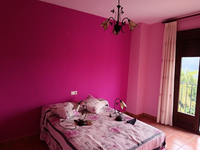 Image No.12-4 Bed Country House for sale