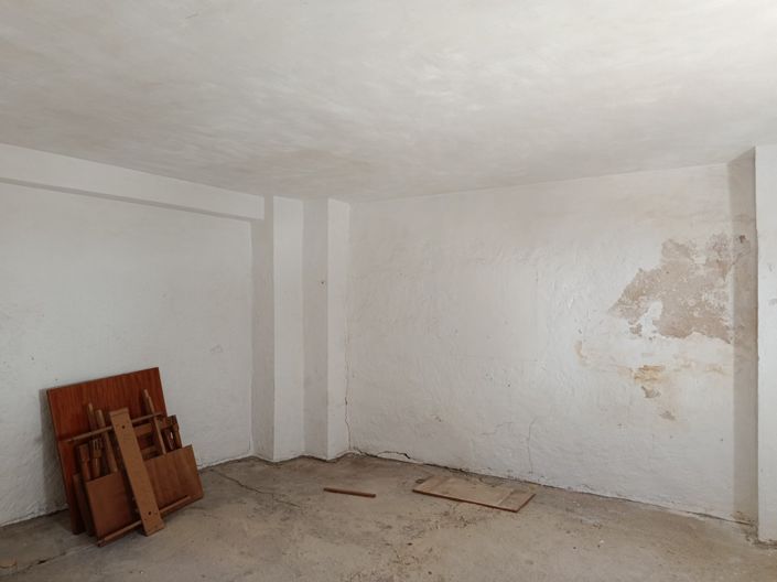 Image No.11-7 Bed Townhouse for sale