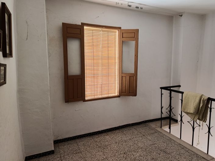 Image No.6-7 Bed Townhouse for sale