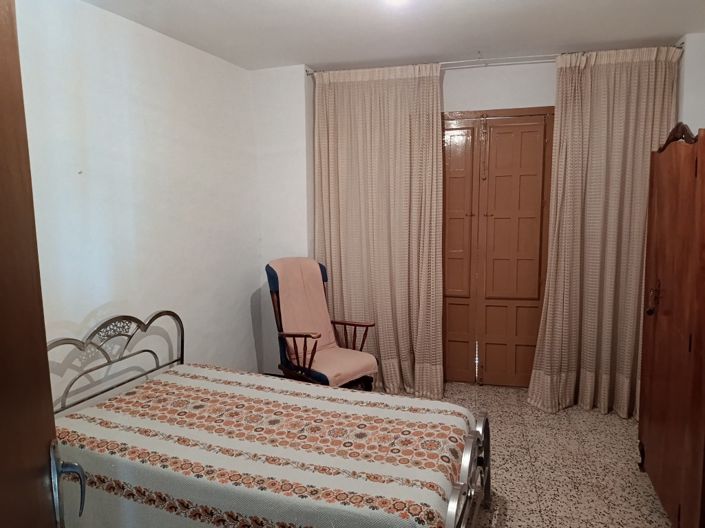 Image No.9-7 Bed Townhouse for sale