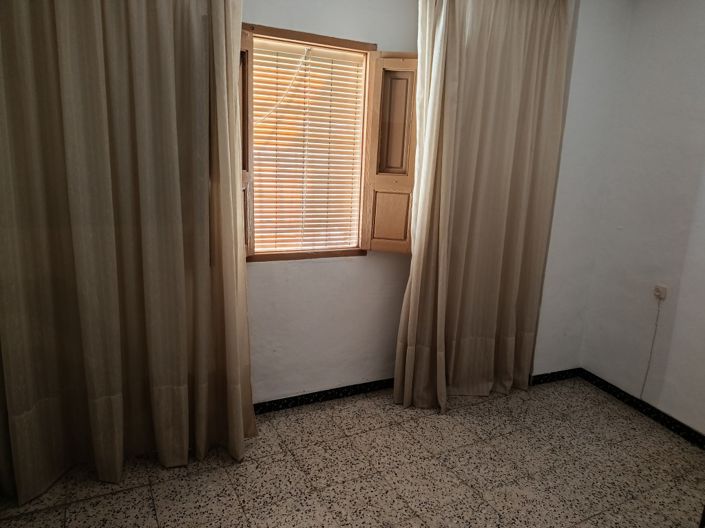 Image No.10-7 Bed Townhouse for sale