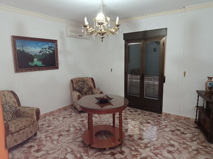 Image No.12-7 Bed Townhouse for sale