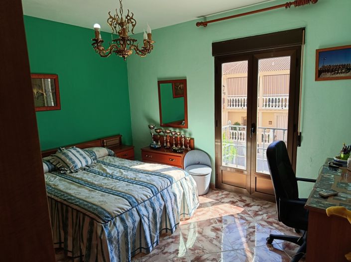 Image No.21-7 Bed Townhouse for sale