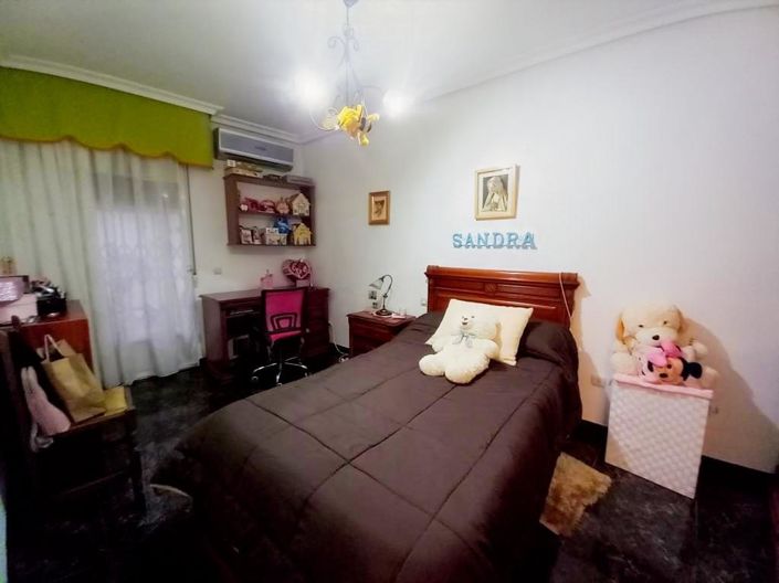 Image No.13-3 Bed Townhouse for sale