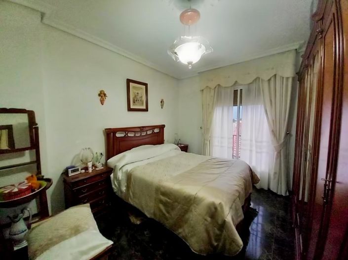 Image No.14-3 Bed Townhouse for sale
