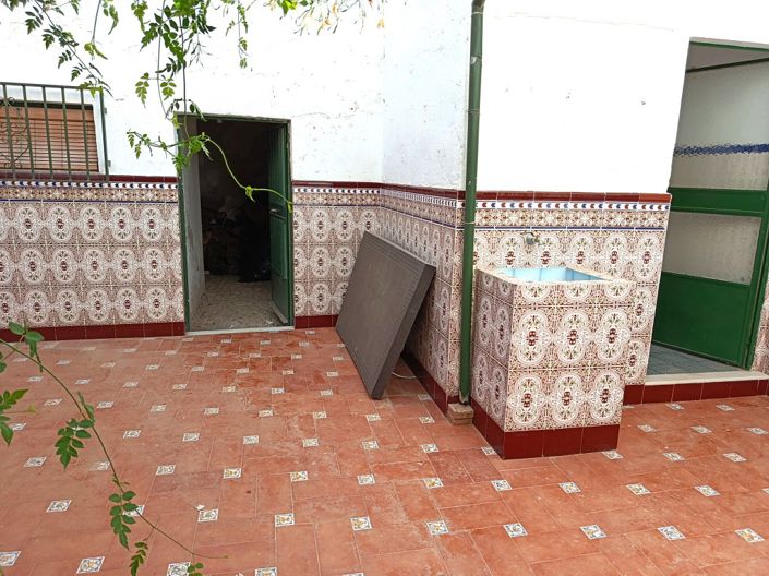 Image No.18-5 Bed Townhouse for sale