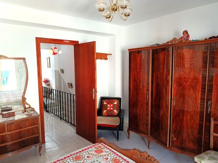Image No.18-4 Bed Townhouse for sale