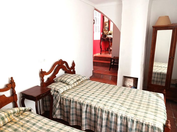 Image No.15-6 Bed Townhouse for sale
